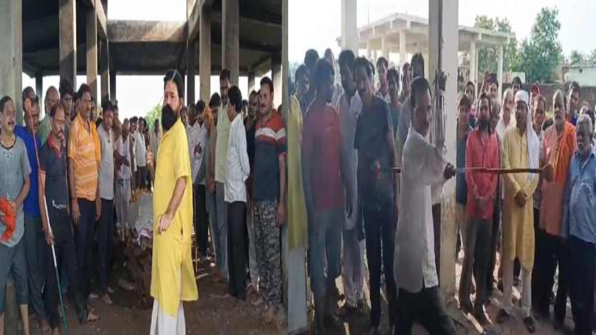 श्मशान घाट में चिता के सामने अखाड़ा कला का प्रदर्शन: बुंदेलखंड की परंपरा का निर्वाहन करने पहुंचे शिष्य, देखें Video