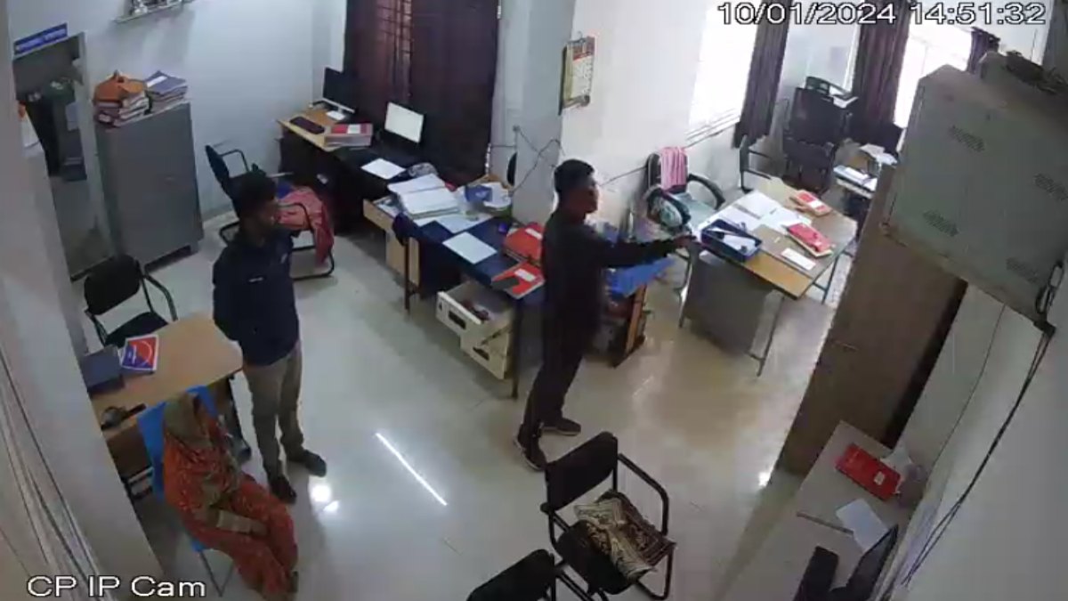 थाने का CCTV वीडियो वायरल, बयान के दौरान युवक से पुलिसकर्मी ने की मारपीट, महिला से भी की धक्कामुक्की
