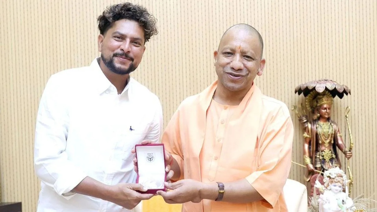 क्रिकेटर कुलदीप यादव ने CM योगी से की मुलाकात, वर्ल्ड कप चैंपियन गेंदबाज का इस अंदाज में हुआ सम्मान 