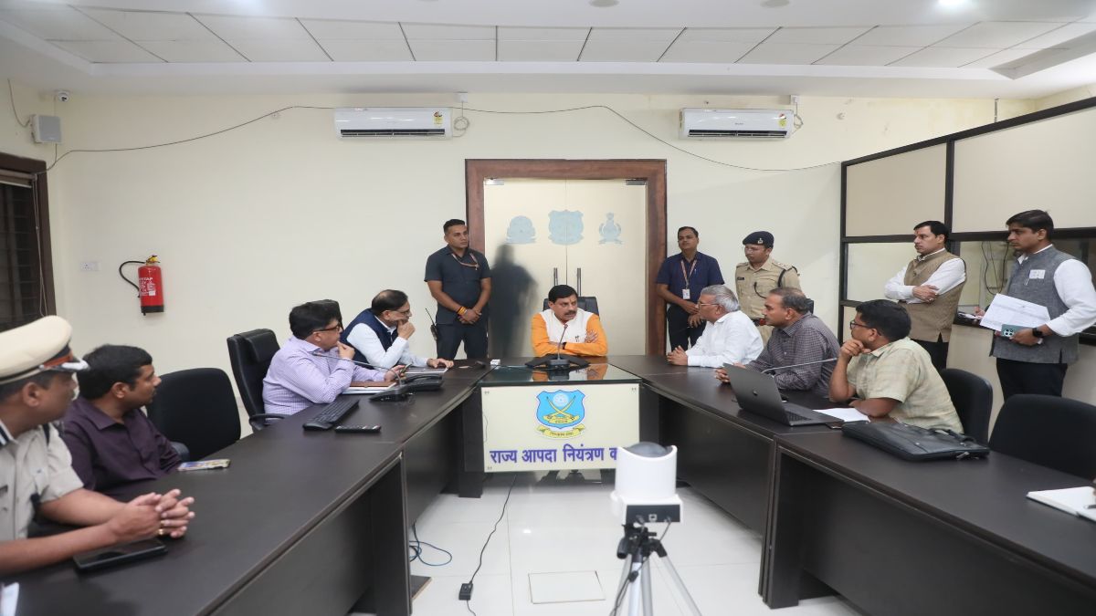 देर रात बाढ़ कंट्रोल रूम पहुंचे CM डाॅ. मोहन यादव, अधिकारियों को दिए ये निर्देश