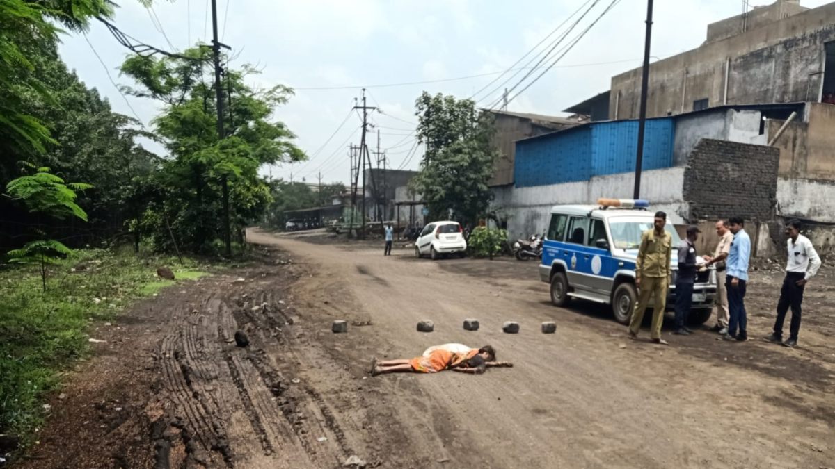 CG Road Accident: अज्ञात वाहन की चपेट में आने से महिला की मौत, हादसे के बाद फरार हुआ ड्राइवर, शिनाख्त में जुटी पुलिस