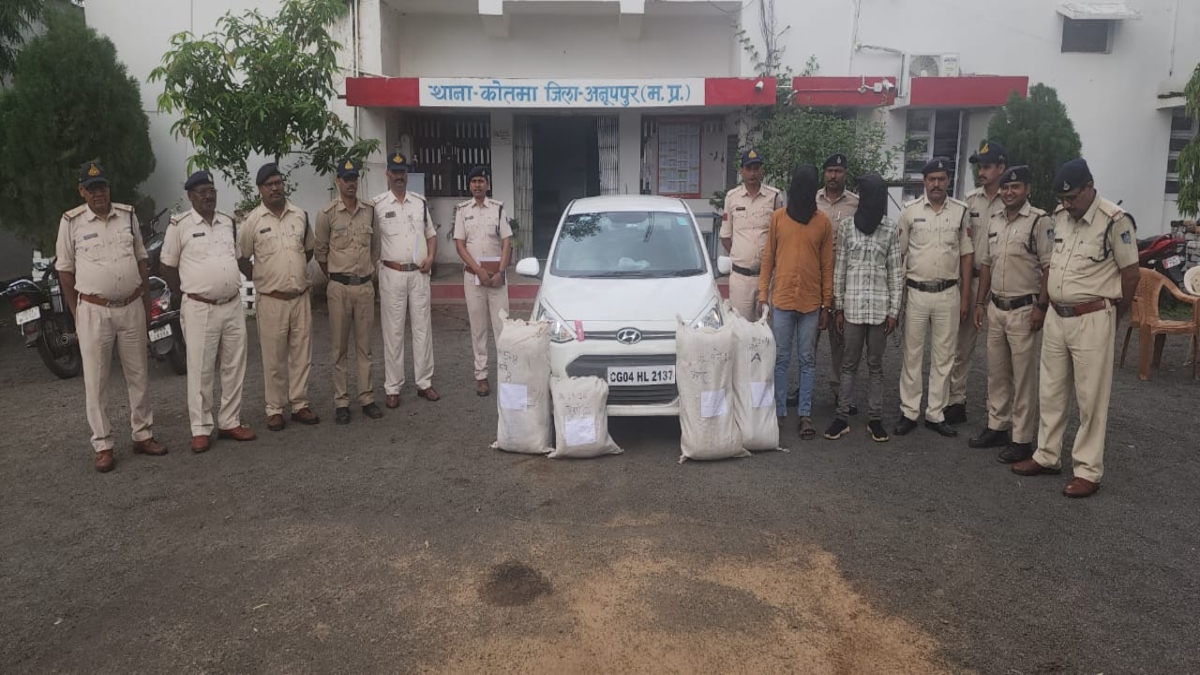 लग्जरी कार में हो रही थी गांजे की तस्करी: पुलिस ने घेराबंदी कर पकड़ा, 14 लाख का गांजा बरामद, 2 गिरफ्तार 