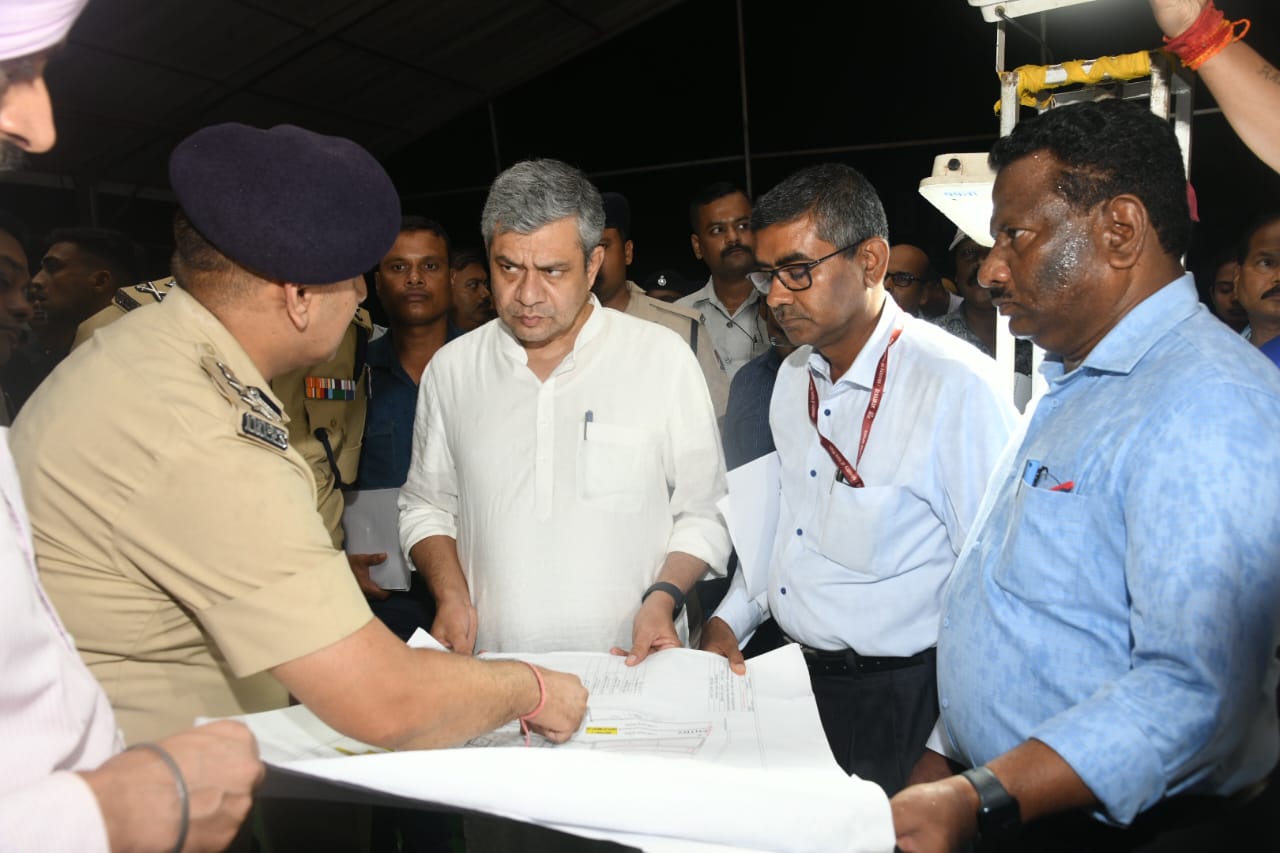 पुरी दौरे पर पहुंचे रेल मंत्री, कहा- रथयात्रा में ओडिशा के हर कोने से पुरी के लिए चलेंगी ट्रेनें
