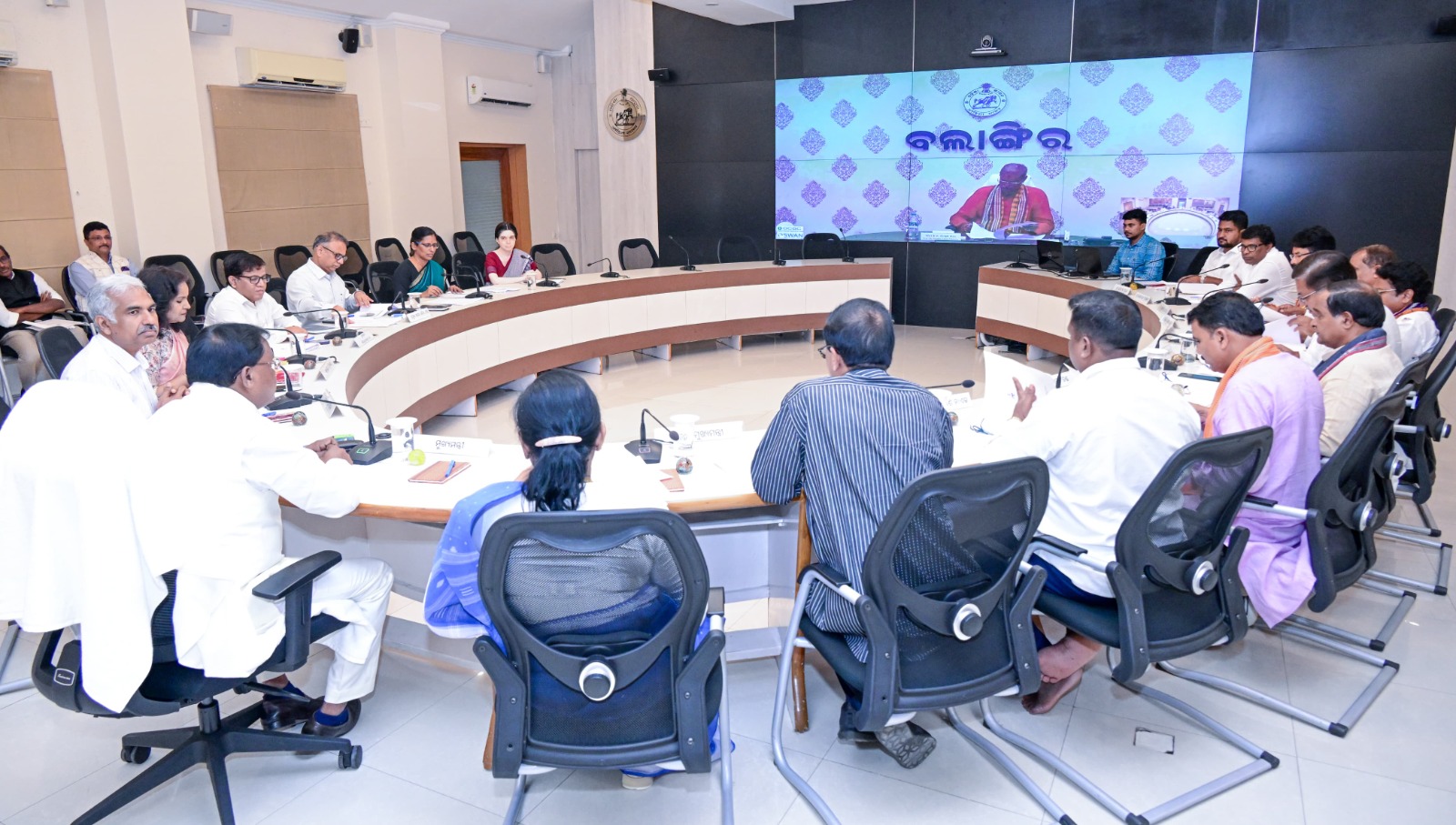 CM मोहन माझी ने अधिकारियों को ओडिशा को भारत का अग्रणी औद्योगिक राज्य बनाने का निर्देश दिया