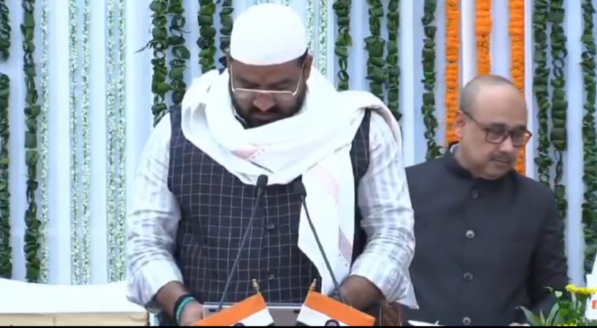 बिस्मिल्ला हिर रहमानिर रहीम… हेमंत सोरेन के मंत्री हफीजुल हसन ने धार्मिक लाइनों के साथ ली शपथ, देखें VIDEO- Hafizul Hasan 