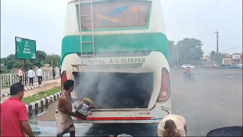 कटक : बस में आग लगने से यात्री बाल-बाल बचे