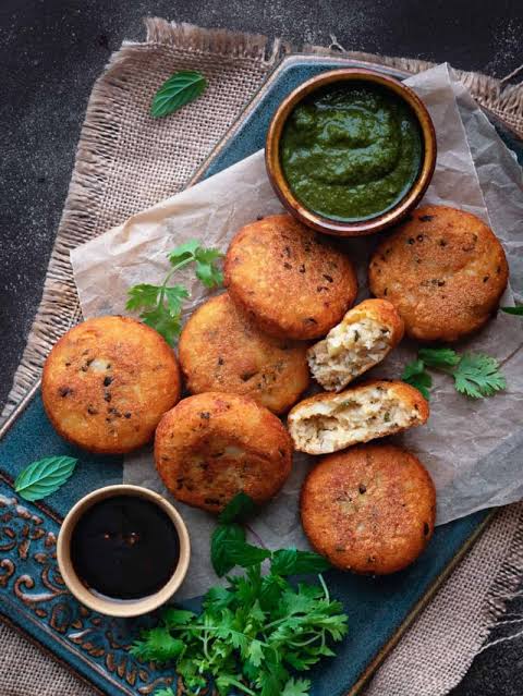 Today’s Recipe : आप भी कर रहे हैं सावन का व्रत, तो घर पर बनाएं सिंघाड़े आटे की आलू पेटिस …