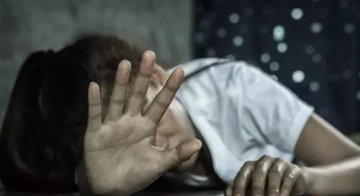 Karnataka: बेटी के प्रेम प्रसंग से नाराज पिता ने उसकी Private Video सोशल मीडिया पर कर दी वायरल, बेटी ने उठा लिया खौफनाक कदम…