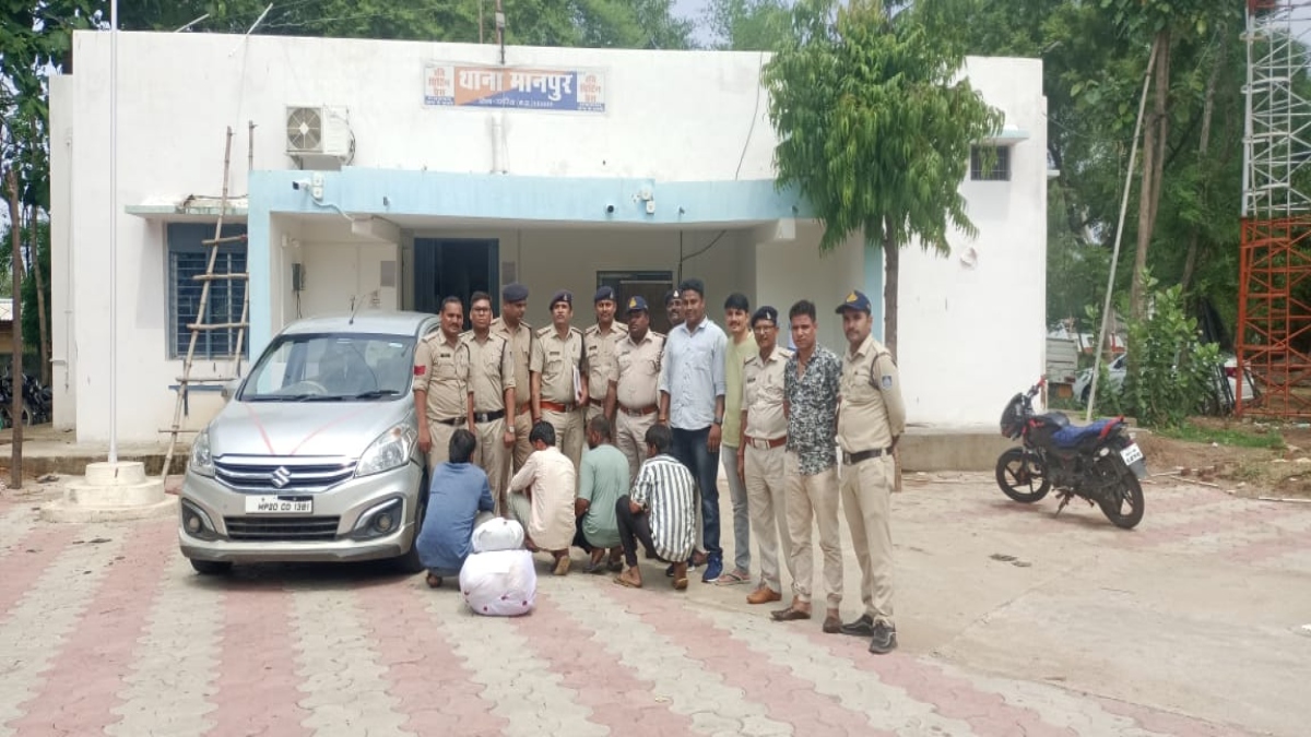लग्जरी कार में गांजा की तस्करी: पुलिस से बचने इस तरह छुपा कर रखा, 4 आरोपी गिरफ्तार 
