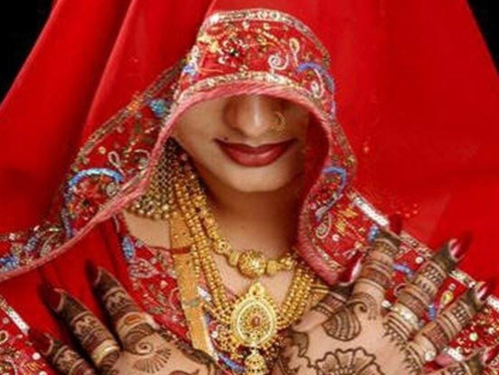 साहब! मेरी बीवी दिलवा दो, सुहागरात के दूसरे दिन भाग गई थी… पूरा मामला जानकर आपके पैरों तले की जमीन खिसक जाएगी