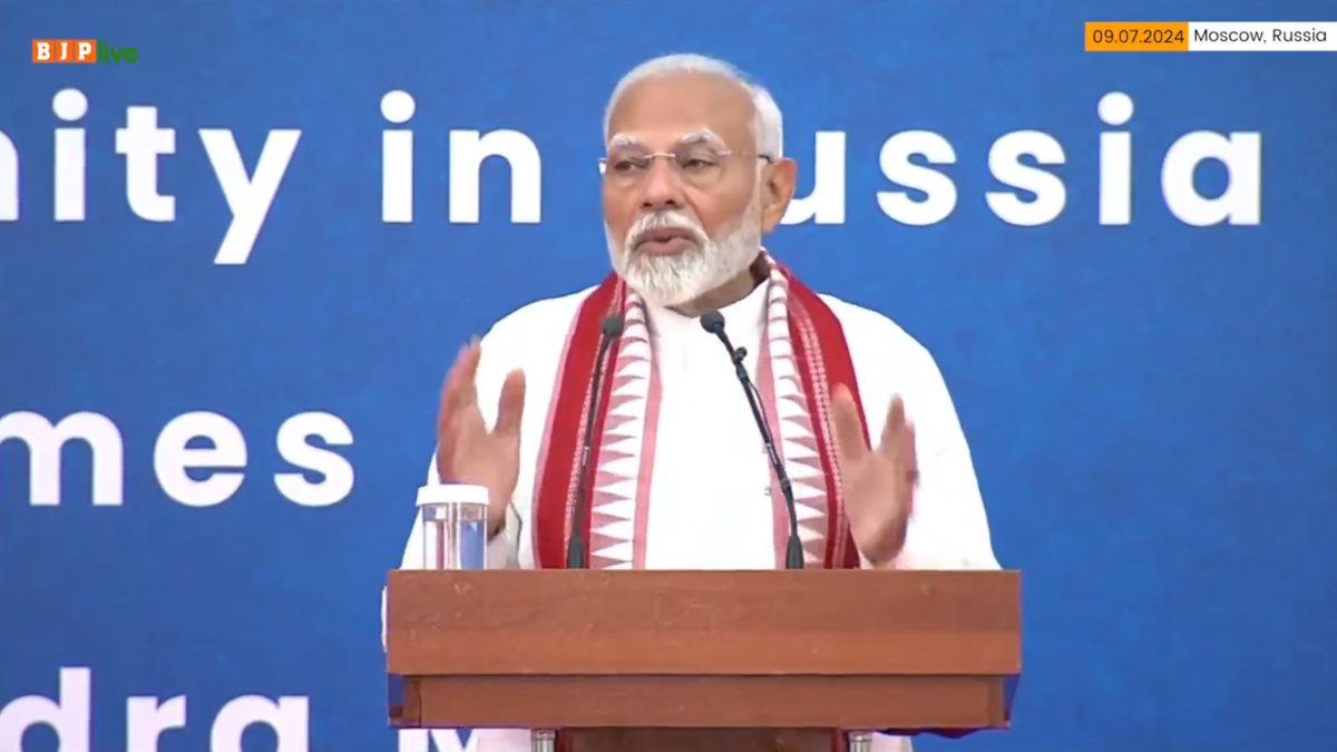 मॉस्को में PM Modi पर छाया राज कपूर का जादू, गाने लगे- सिर पर लाल टोपी रूसी…- PM Modi Russia Visit