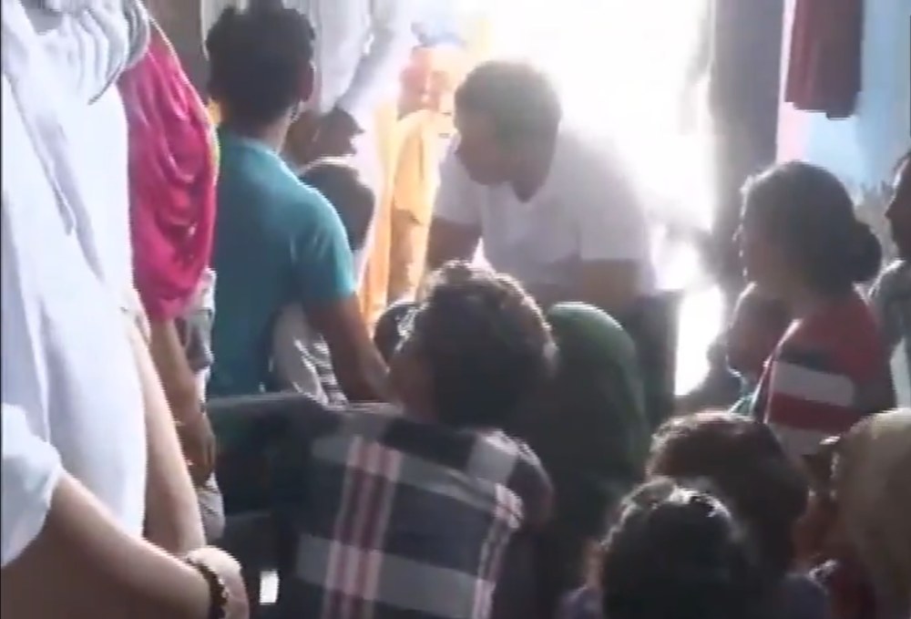 Rahul Gandhi Hathras Visit LIVE: अलीगढ़ पहुंचे राहुल गांधी, हाथरस हादसे के पीड़ित परिवारों के घर जाकर मुलाकात की, थोड़ी देर में हाथरस के लिए होंगे रवाना