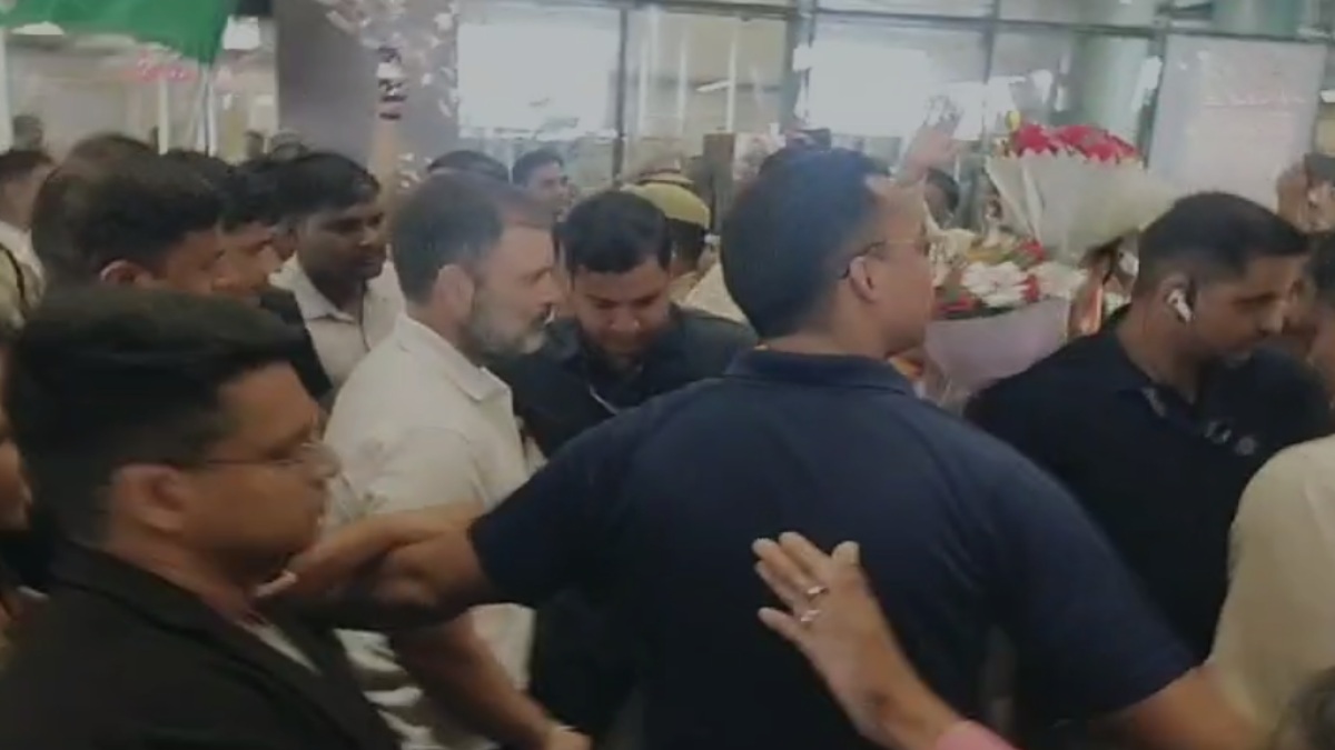 Sultanpur में राहुल गांधी की पेशी आज: लखनऊ एयरपोर्ट पर भव्य स्वागत, सुल्तानपुर के लिए हुए रवाना