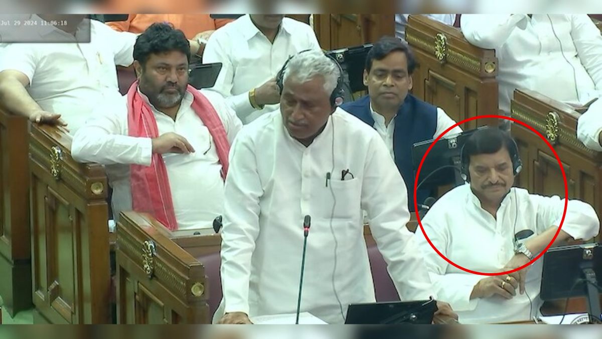 अखिलेश की ‘कुर्सी’ पर बैठे माता प्रसाद, देखिए विधानसभा में किस मूड में दिखे ‘चाचा शिवपाल’, Photo वायरल
