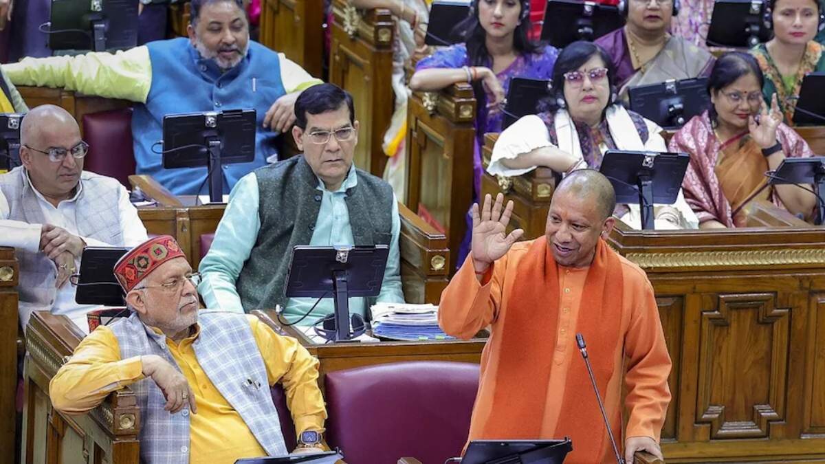UP विधानसभा में विपक्ष का जबरदस्त हंगामा, CM योगी बोले- सकारात्मक बहस को तैयार