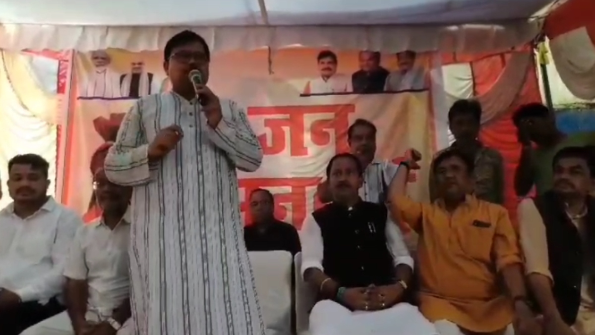 मंत्री की फिसली जुबान: जनसुनवाई में डॉ मनमोहन सिंह को बताया CM, VIDEO वायरल