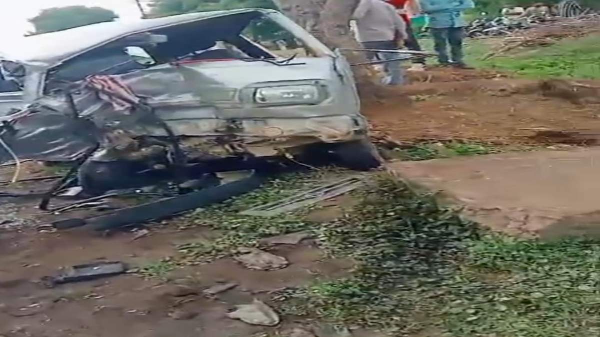 Dhar Accident: सड़क हादसे में 2 की मौत, 5 घायल, तेज रफ्तार वाहन ने कार को मारी टक्कर
