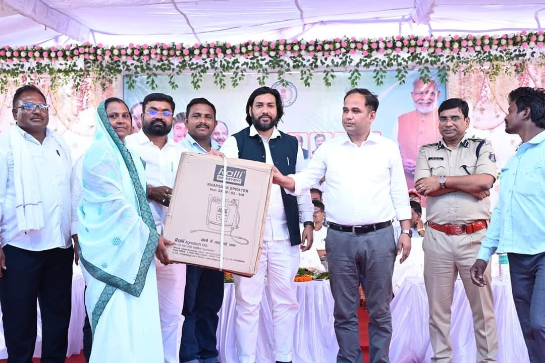 आरंग में जनसमस्या निवारण शिविर का आयोजन: विधायक गुरु खुशवंत साहेब और कलेक्टर डॉ. गौरव कुमार सिंह हुए शामिल, लोगों की समस्याओं का किया त्वरित निराकरण