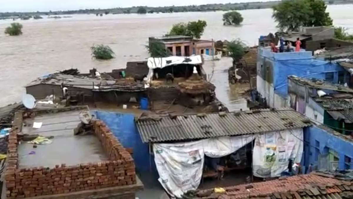 पार्वती नदी में उफान आते ही टापू बना ये गांव, वर्षों पुरानी बाढ़ की समस्या से आज भी परेशान ग्रामीण, हर दिन लड़ रहे जिंदगी की जंग