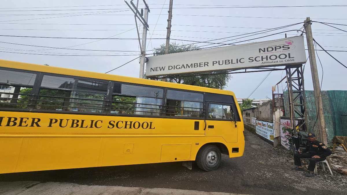 Indore: NDPS स्कूल में 11वीं के छात्रों के बीच हुआ झगड़ा, बोतल से किया हमला, छात्र को लगे तीन टांके
