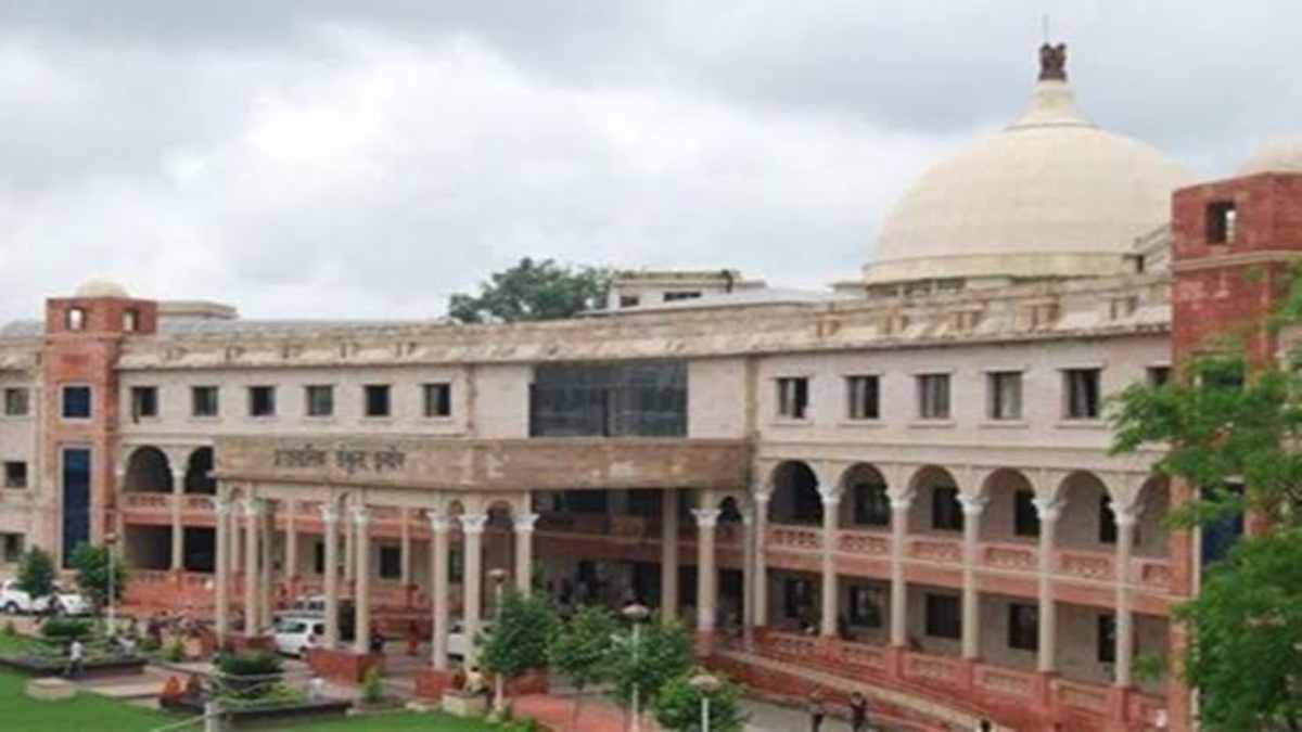 इंदौर के इन दो निजी स्कूलों पर हुई प्रशासन की कार्रवाई, 2 लाख का लगा जुर्माना, मान्यता होगी रद्द