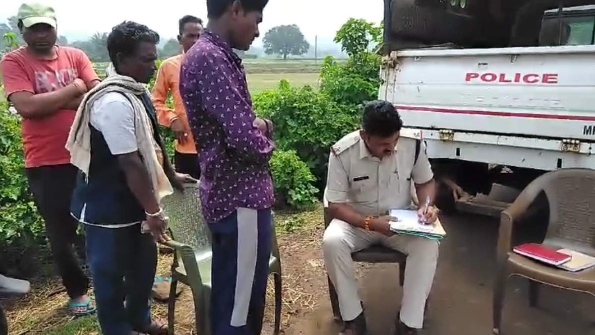 जादू टोने के अंधविश्वास में युवक की हत्या: मृतक के परिजनों ने पड़ोसियों पर लगाया आरोप, संदिग्ध अवस्था में मिला था शव, पुलिस जांच में जुटी