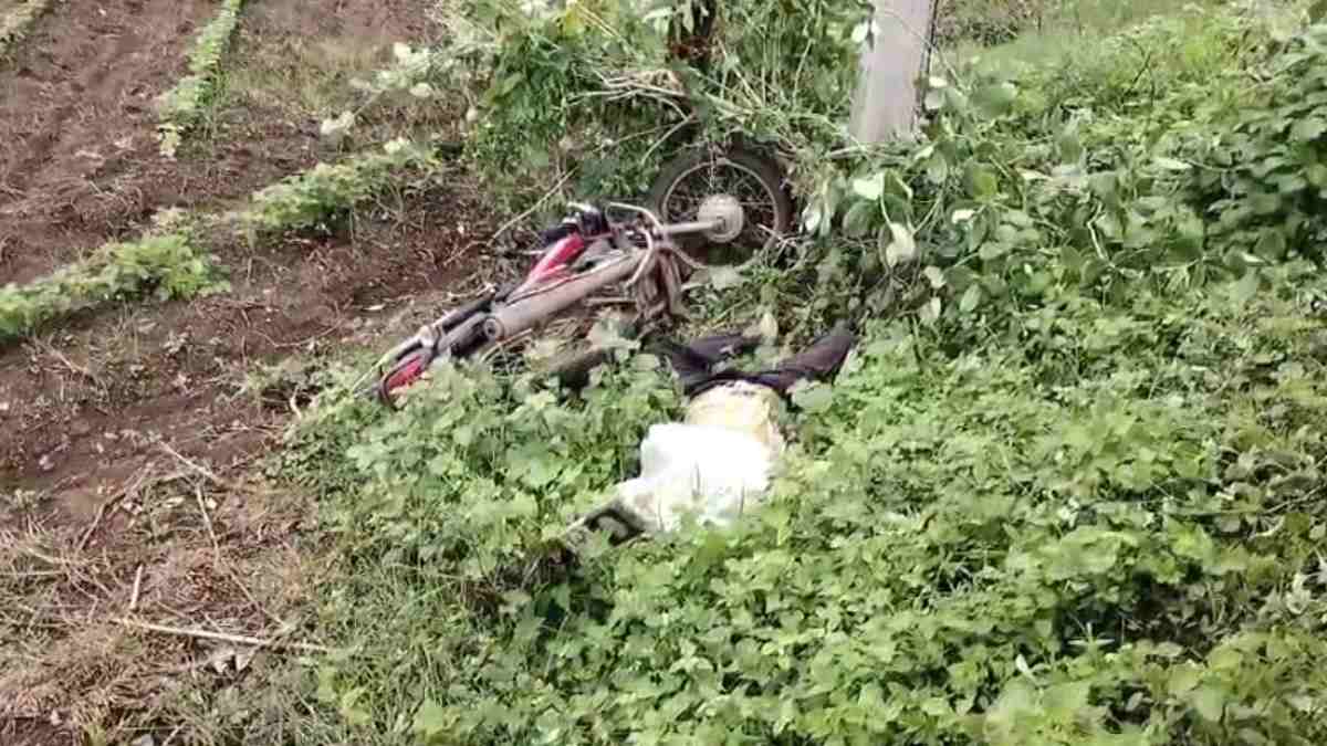 Burhanpur Road Accident: बिजली के खंभे से टकराई तेज रफ्तार बाइक, युवक की मौत