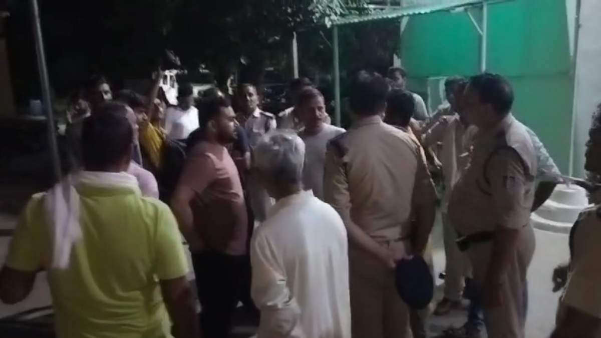 अस्पताल में हंगामा: जूनियर डॉक्टर पर लगे परिजनों के साथ मारपीट करने के आरोप, जांच में जुटी पुलिस