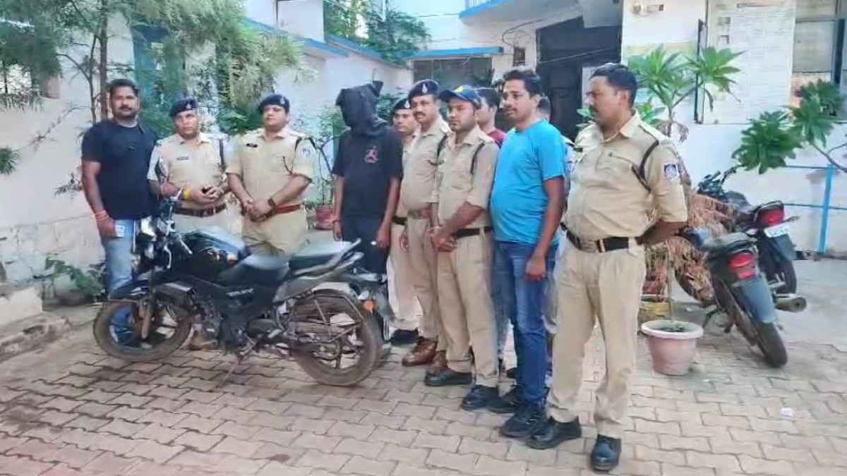25 हजार के इनामी बदमाश को पुलिस ने किया गिरफ्तार, राजस्थान से स्मैक लाकर शिवपुरी सहित अन्य जिलों में करता था सप्लाई
