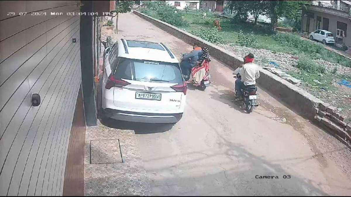 कारोबारी की पत्नी की गोली मारकर हत्याः आरोपियों पर 10-10 हजार का इनाम, बाइक सवार बदमाशों ने लूट की वारदात को भी दिया था अंजाम