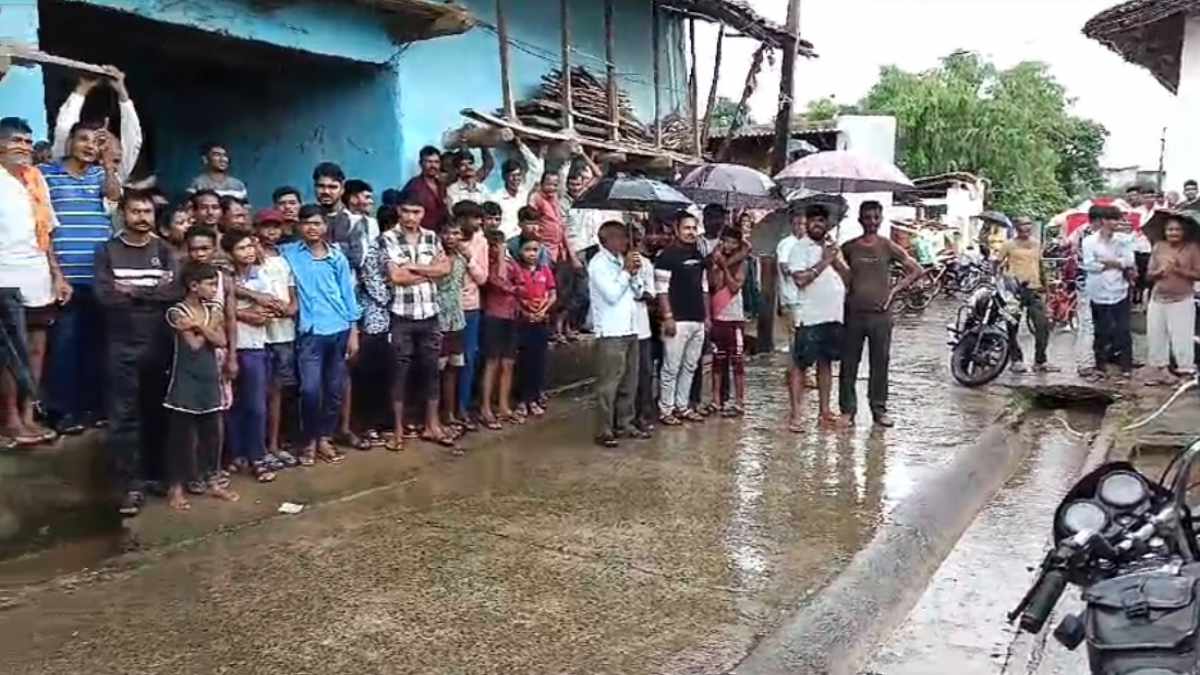 जंगल से भटककर गांव पहुंचा भालू, वन विभाग ने किया रेस्क्यू