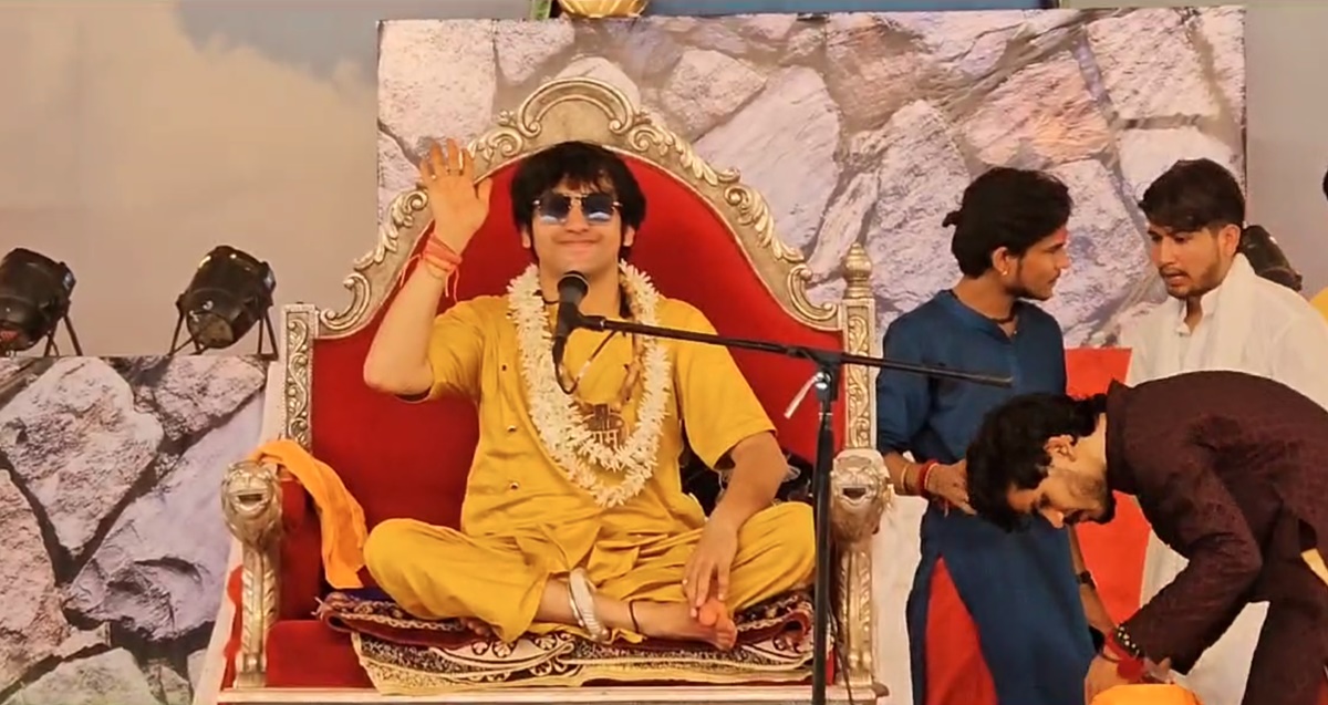 ‘अपने बाप का नाम लिखने में क्या तकलीफ…?’ ‘नेम प्लेट’ विवाद पर पंडित धीरेंद्र शास्त्री का बड़ा बयान, कहा- सत्य सामने आना चाहिए, बागेश्वर धाम से अयोध्या तक करेंगे पैदल यात्रा