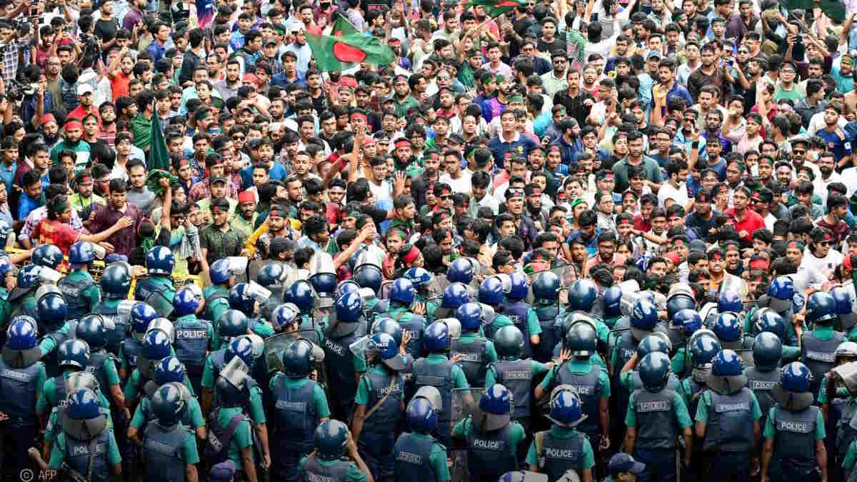 नौकरी में आरक्षण पर बांग्लादेश में मचा बवाल, छात्रों के विरोध-प्रदर्शन के बीच हिंसा में 39 लोगों की मौत…