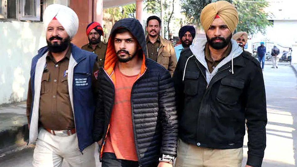 लॉरेंस बिश्नोई गैंग के दो सदस्य गिरफ्तार, 3 पिस्टल, 15 रौंद बरामद