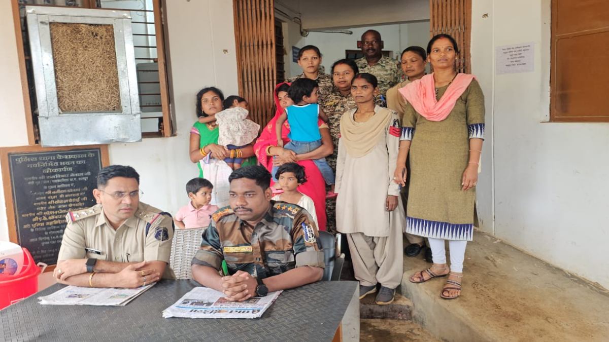 छत्तीसगढ़ की ‘सीमा हैदर’… दो महिलाओं पर चढ़ा इश्क का बुखार, पति को छोड़ बच्चों संग पहुंच गई थी प्रेमी के पास, अब वापस लेकर आई पुलिस