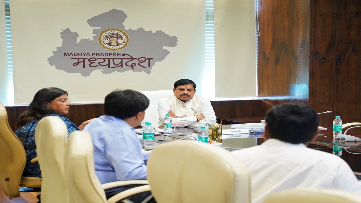 मुख्यमंत्री तीर्थ दर्शन योजना को लेकर CM मोहन ने की बैठक, राज्य के अंदर भी नागरिकों को तीर्थ दर्शन करवाने के दिए निर्देश