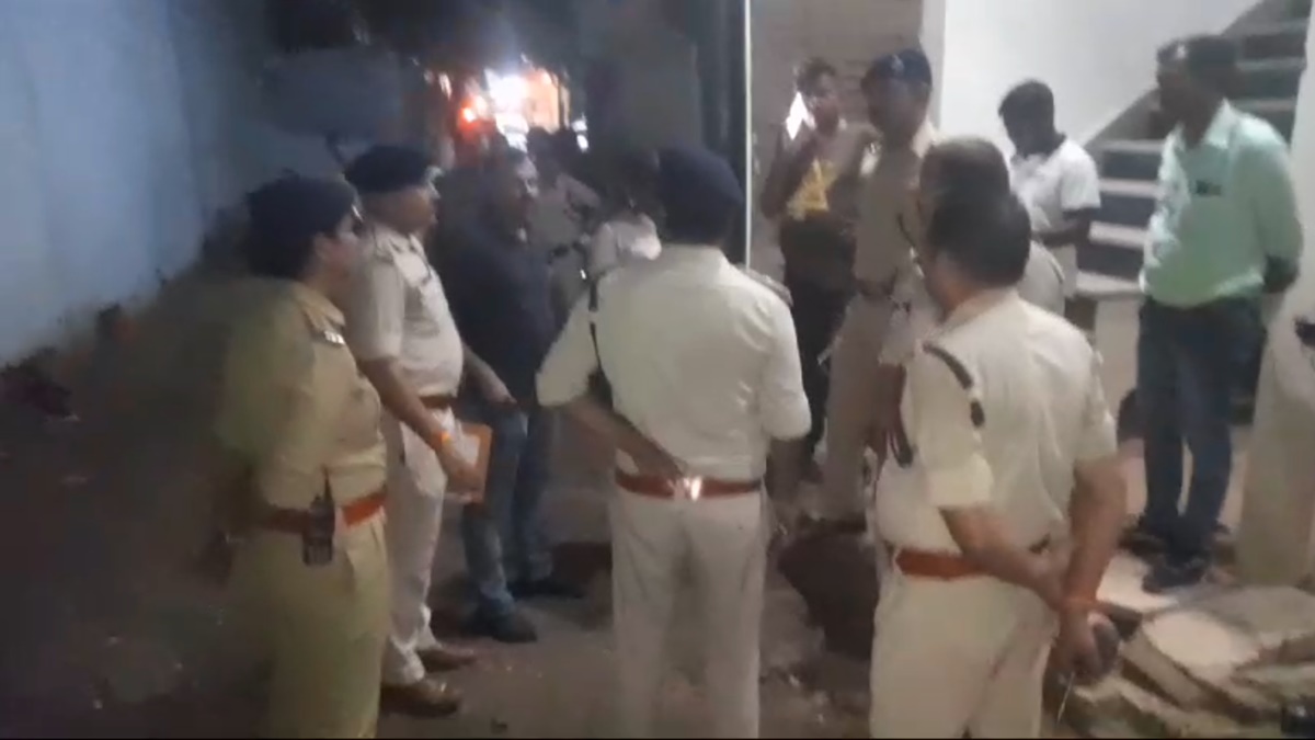 शादी समारोह में विवाद: लौटते ही युवक ने पड़ोसी को मारी गोली, भारी पुलिस बल तैनात