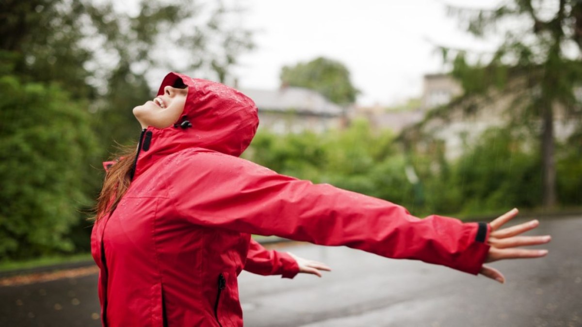 Skin Care in Monsoon: मानसून के मौसम में आप भी कर रहे हैं ट्रैवल की प्लानिंग, तो इस तरह से रखें अपनी स्किन का ख्याल…