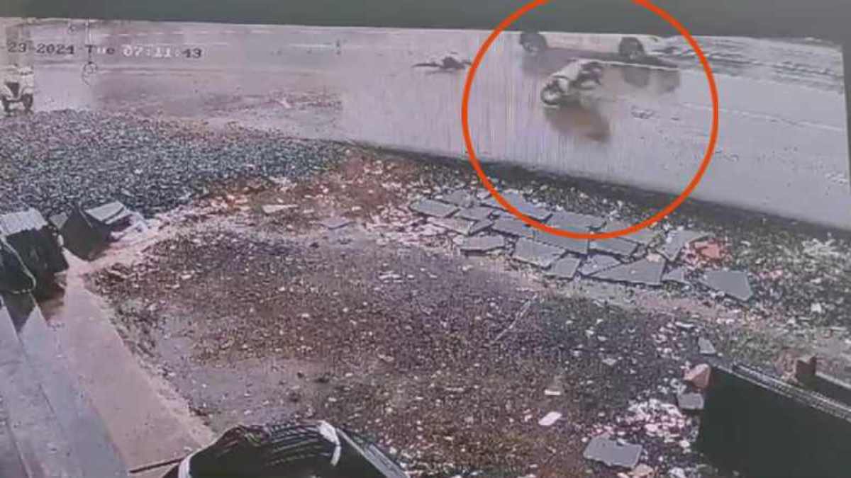 हादसे का Live Video : नशे में चूर कार चालक ने स्कूटी सवार को मारी टक्कर, युवती घायल