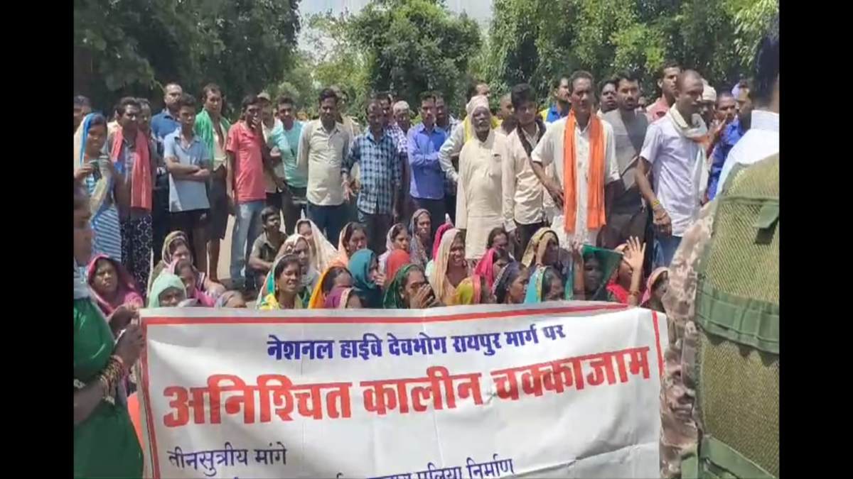 ग्रामीणों ने पुल निर्माण को लेकर किया चक्काजाम, 7 साल पहले टूटा पुराना पुल, 5.70 करोड़ की लागत से नया पुल बनने की तैयारी…