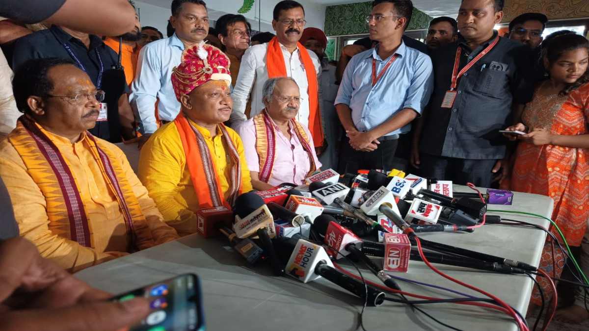 मंत्रिमंडल के खाली पदों की चर्चा के बीच मुख्यमंत्री विष्णुदेव साय ने दिया बड़ा संकेत, कहा- विस्तार तो होगा, थोड़ा इंतजार कीजिये …