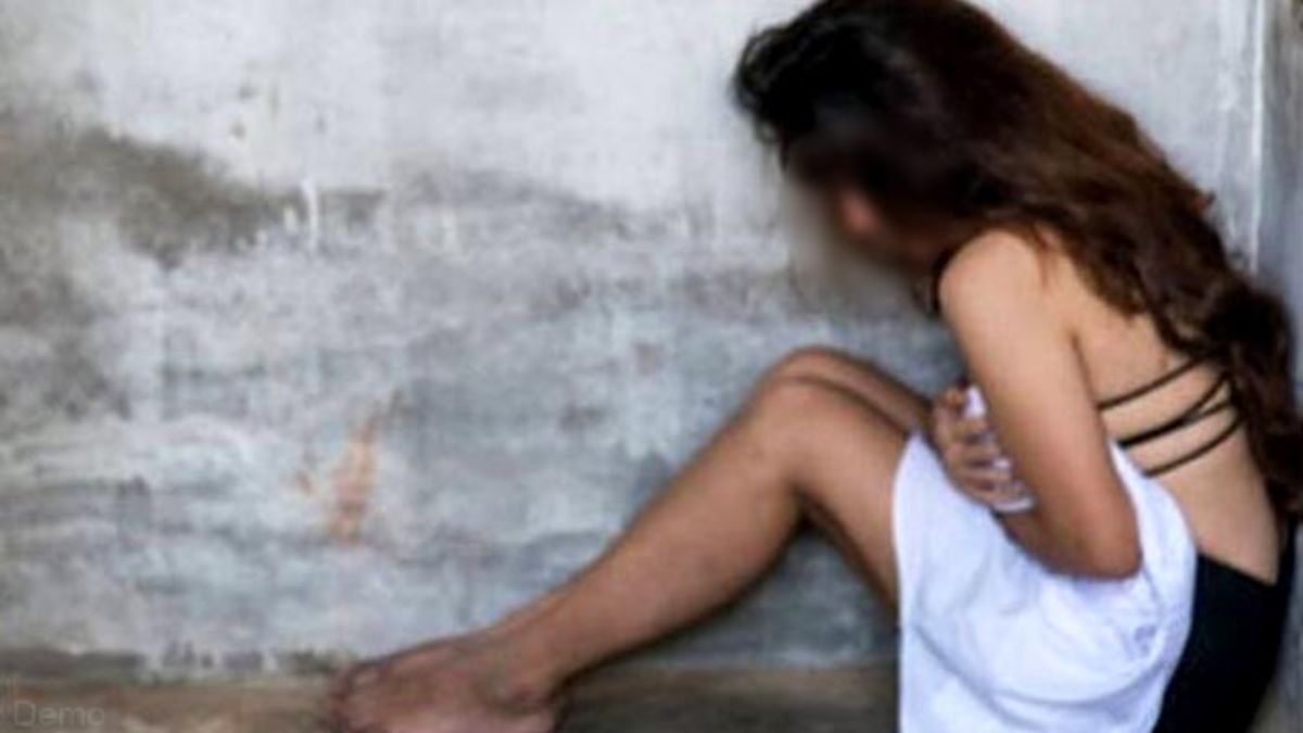 छात्रा के उतारे कपड़े, प्राइवेट पार्ट में डाल दिया डंडा, 3 लोगों ने मिलकर किया ये काम, दर्द से कराहती हुई पहुंची SP ऑफिस