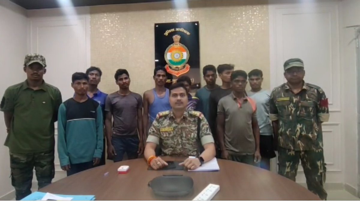 सुरक्षाबलों को मिली बड़ी सफलता, IED ब्लास्ट में शामिल नक्सलियों को किया गिरफ्तार