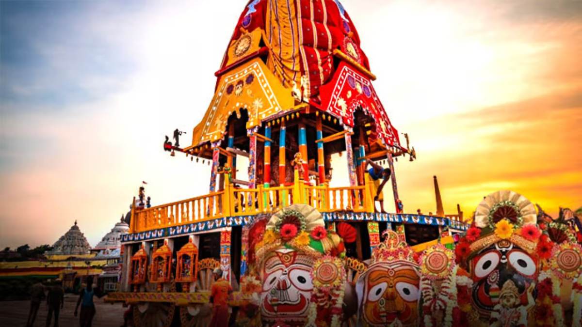 जगन्नाथ रथ यात्रा के लिए पुरी जा रहे हैं? तो इन पारंपरिक व्यंजनों को खाना न भूलें…