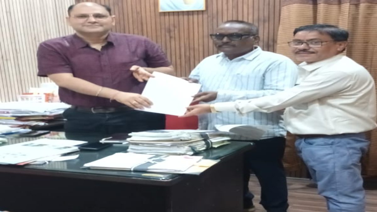 ऑनलाइन भुइयां साफ्टवेयर में आ रही समस्याओं को लेकर पटवारी संघ ने राजस्व मंत्री को लिखा पत्र, मांग पूरी नहीं होने 8 जुलाई से अनिश्चितकालीन आंदोलन की चेतावनी