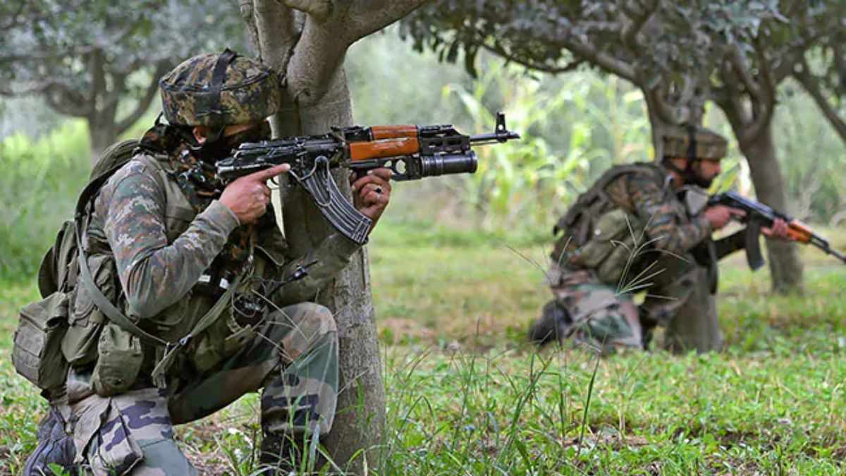 कुलगाम में सर्चिंग के दौरान सेना और आतंकवादियों के बीच मुठभेड़, 1 जवान शहीद, 4 आतंकी ढेर