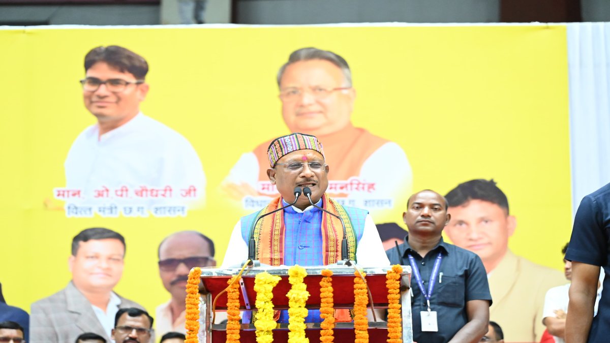 पंचायत सचिव संघ के सम्मान समारोह में शामिल हुए CM साय, कहा- पंचायत सचिवों के शासकीयकरण के लिए बनाई जाएगी कमेटी