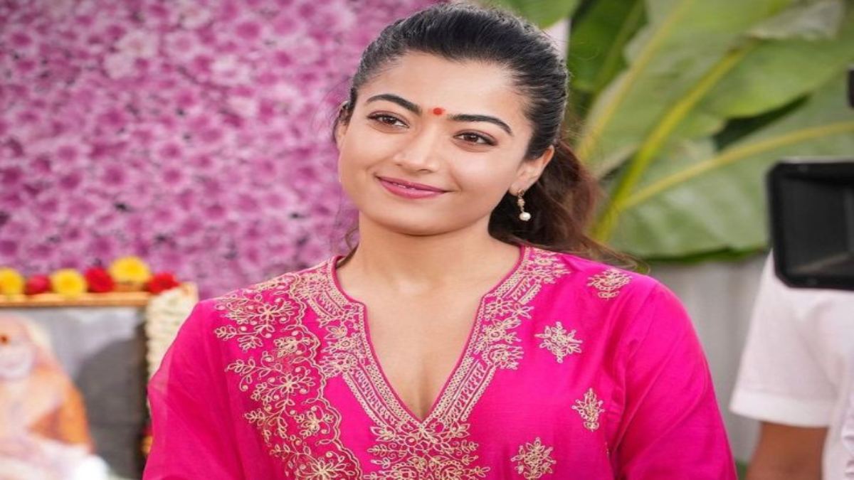 फिल्म ‘कुबेर’ से रश्मिका का पहला लुक आया सामने, रहस्यमयी भूमिका निभाती आएंगी नजर