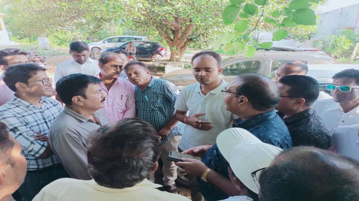 राजस्व कार्यालय में नायब तहसीलदार से मारपीट, आरोपी के खिलाफ मामला दर्ज