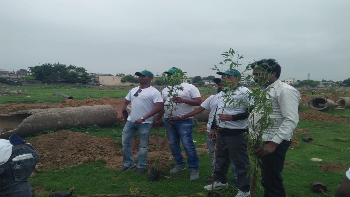 Plant Trees-Plant Hope स्लोगन के साथ चलाया पौधारोपण महाभियान, लगाए गए 300 से अधिक पौधे